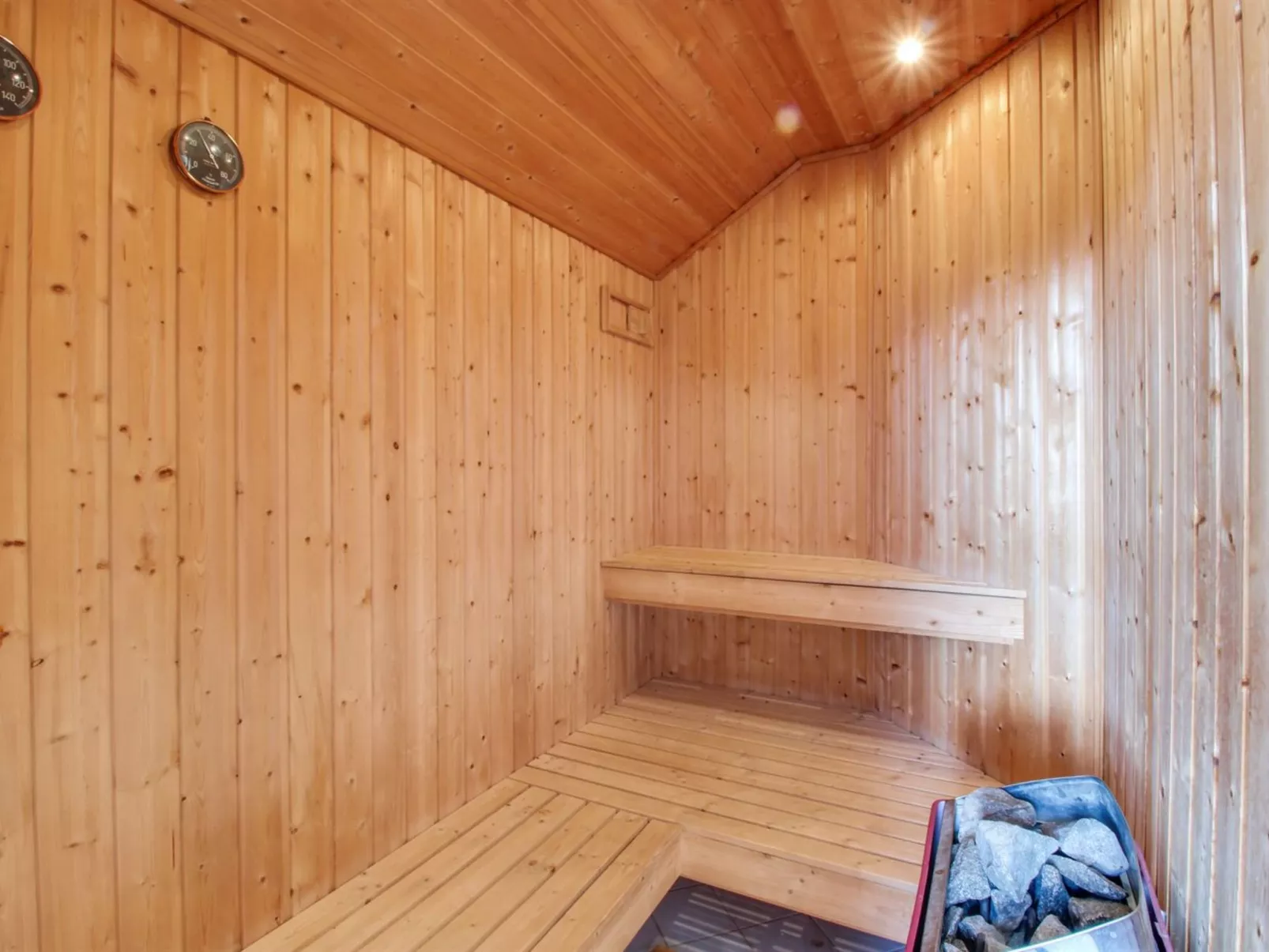 "Hemming" -  from the sea-Binnen