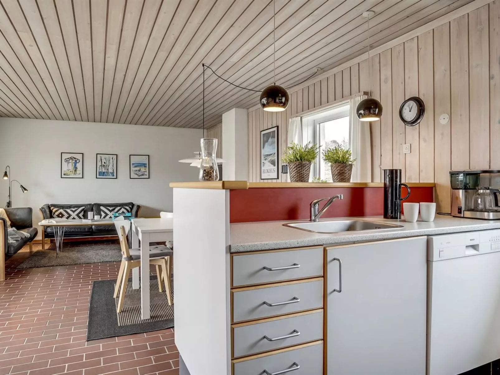 "Emiljan" - 400m from the sea-Binnen