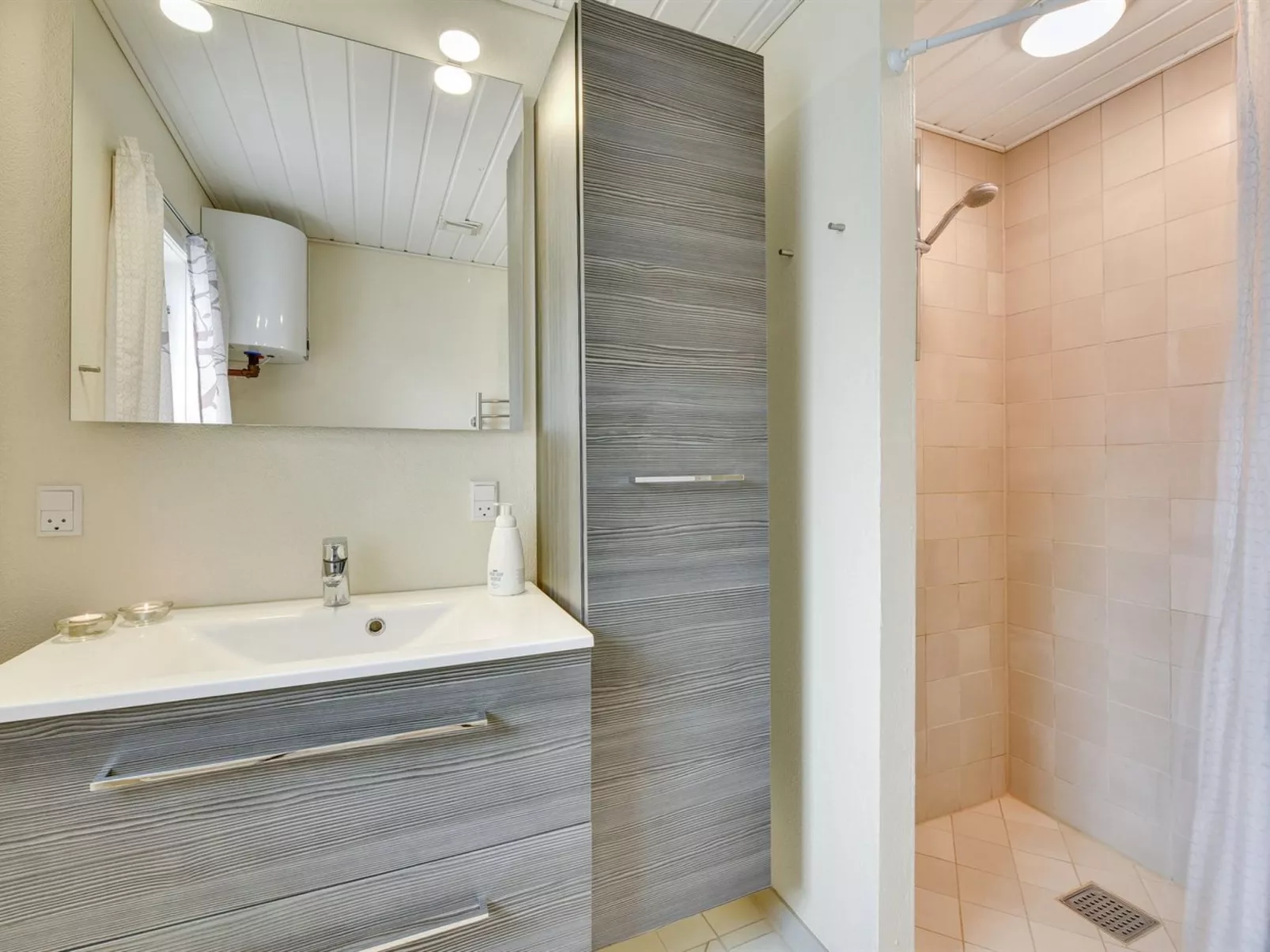 "Elizabeth" - 400m to the fjord-Binnen