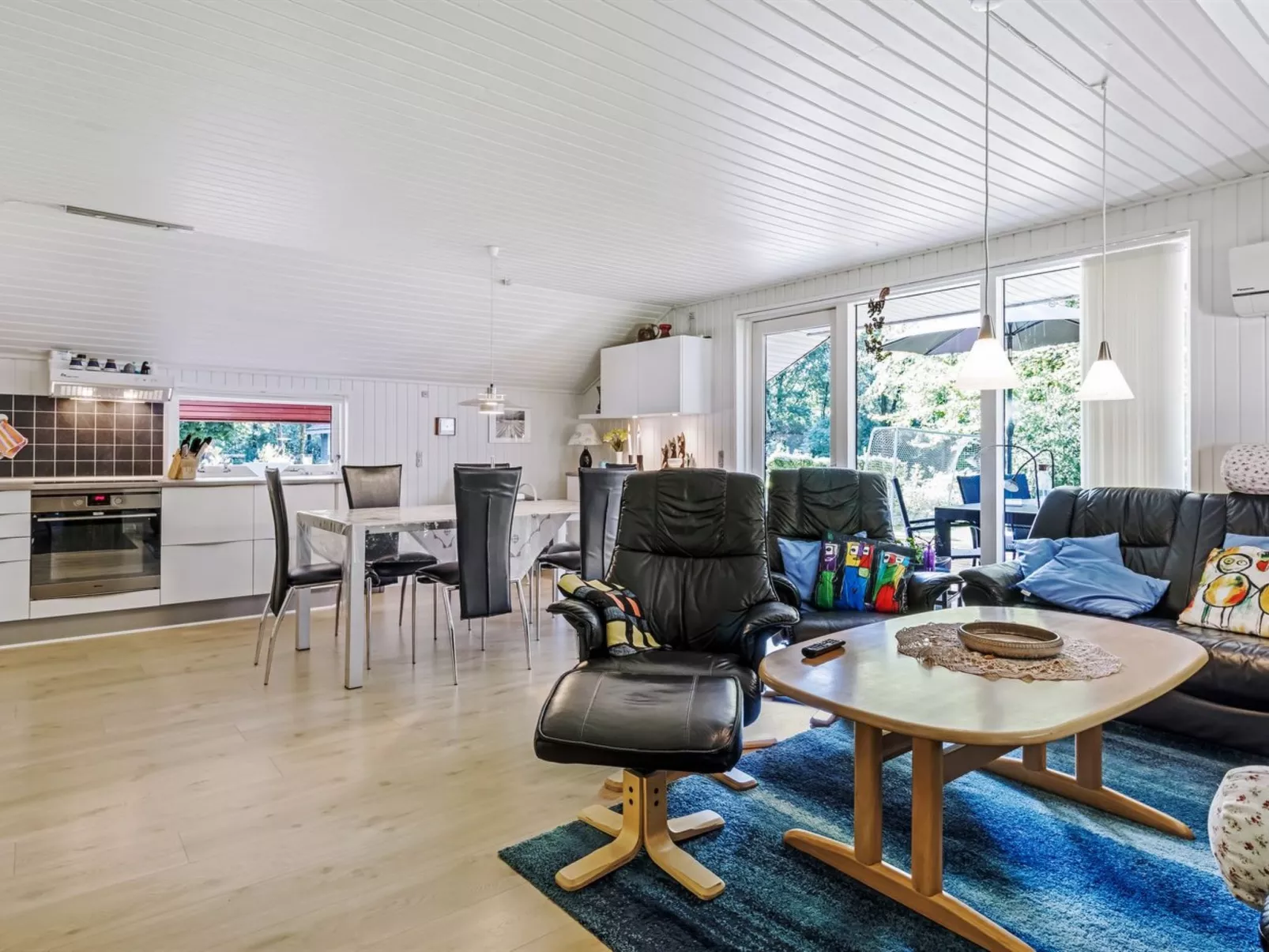 "Carlene" - 25km from the sea-Binnen