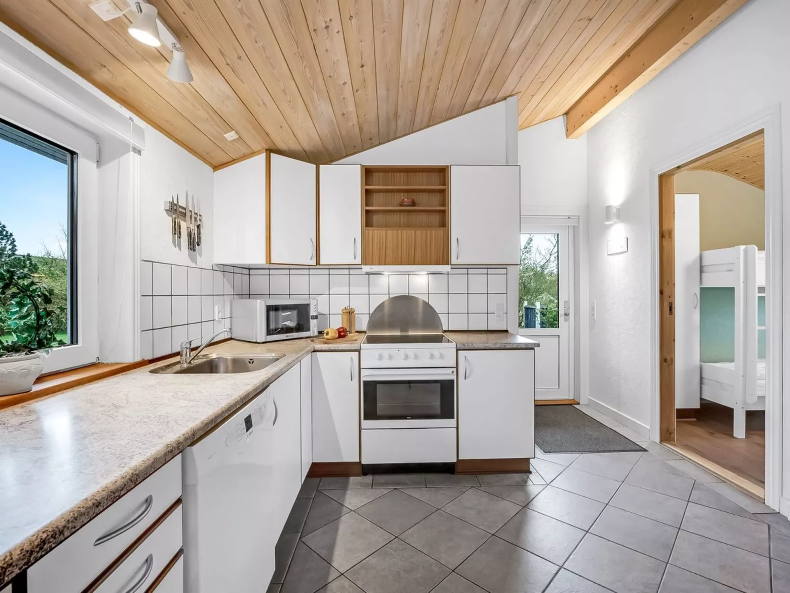 "Ingbritt" - 700m to the fjord-Binnen