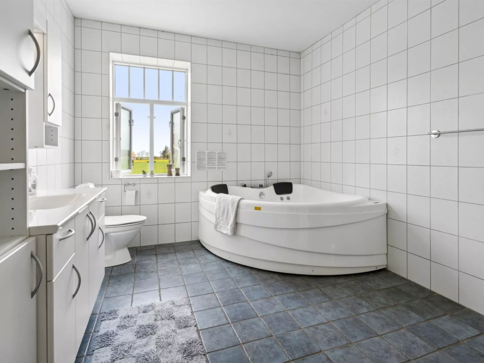 "Adine" - 13km from the sea-Binnen