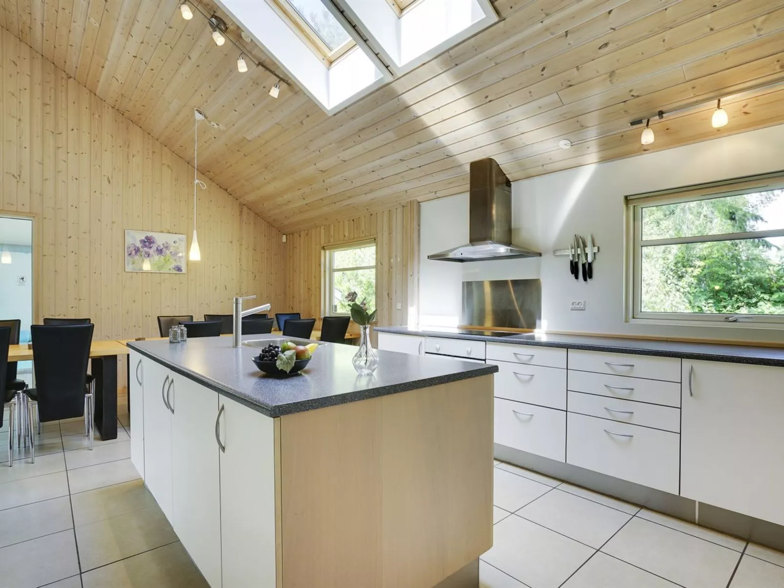 "Hughe" - 300m from the sea-Binnen