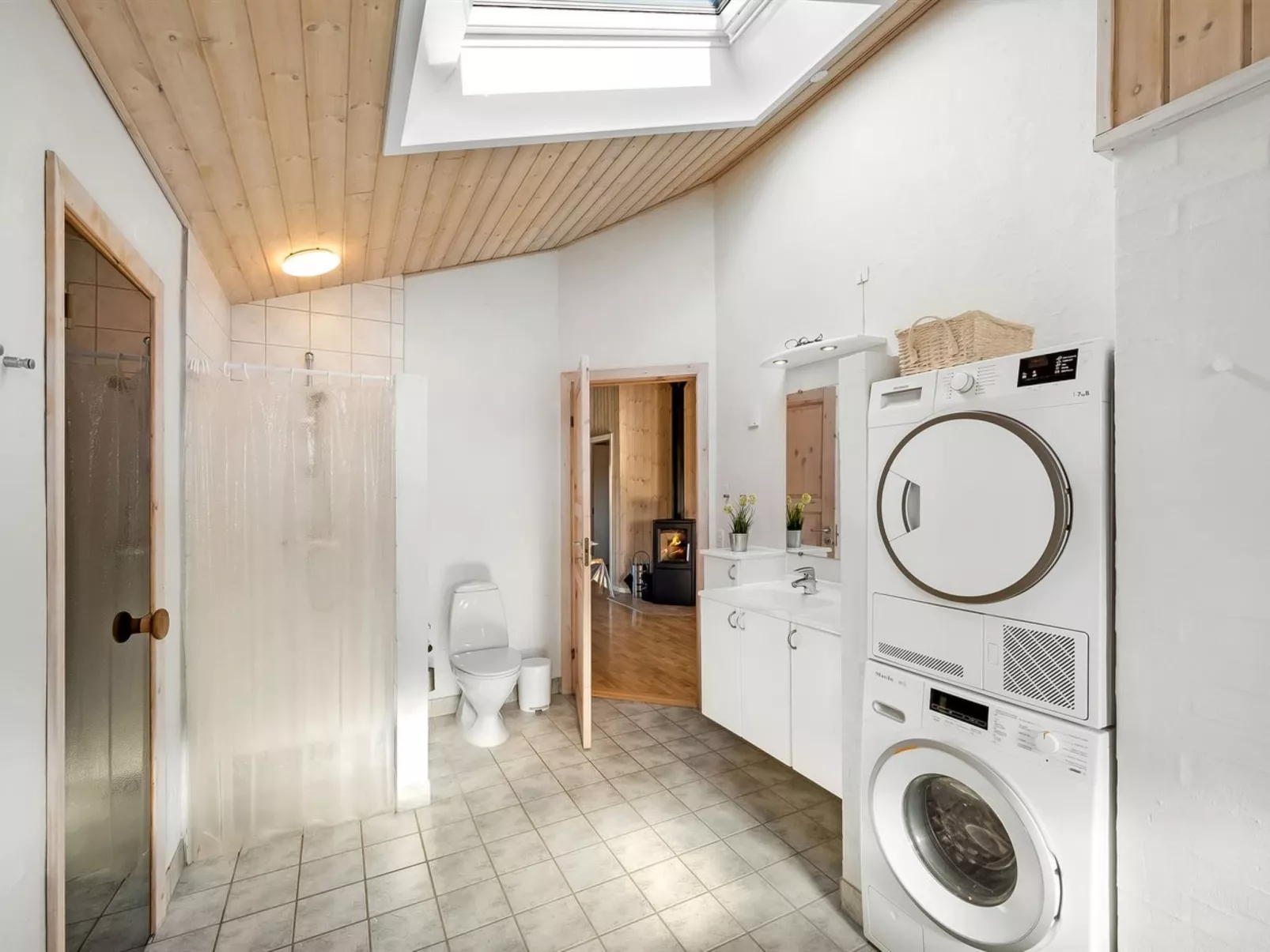 "Ellis" - 700m to the fjord-Binnen