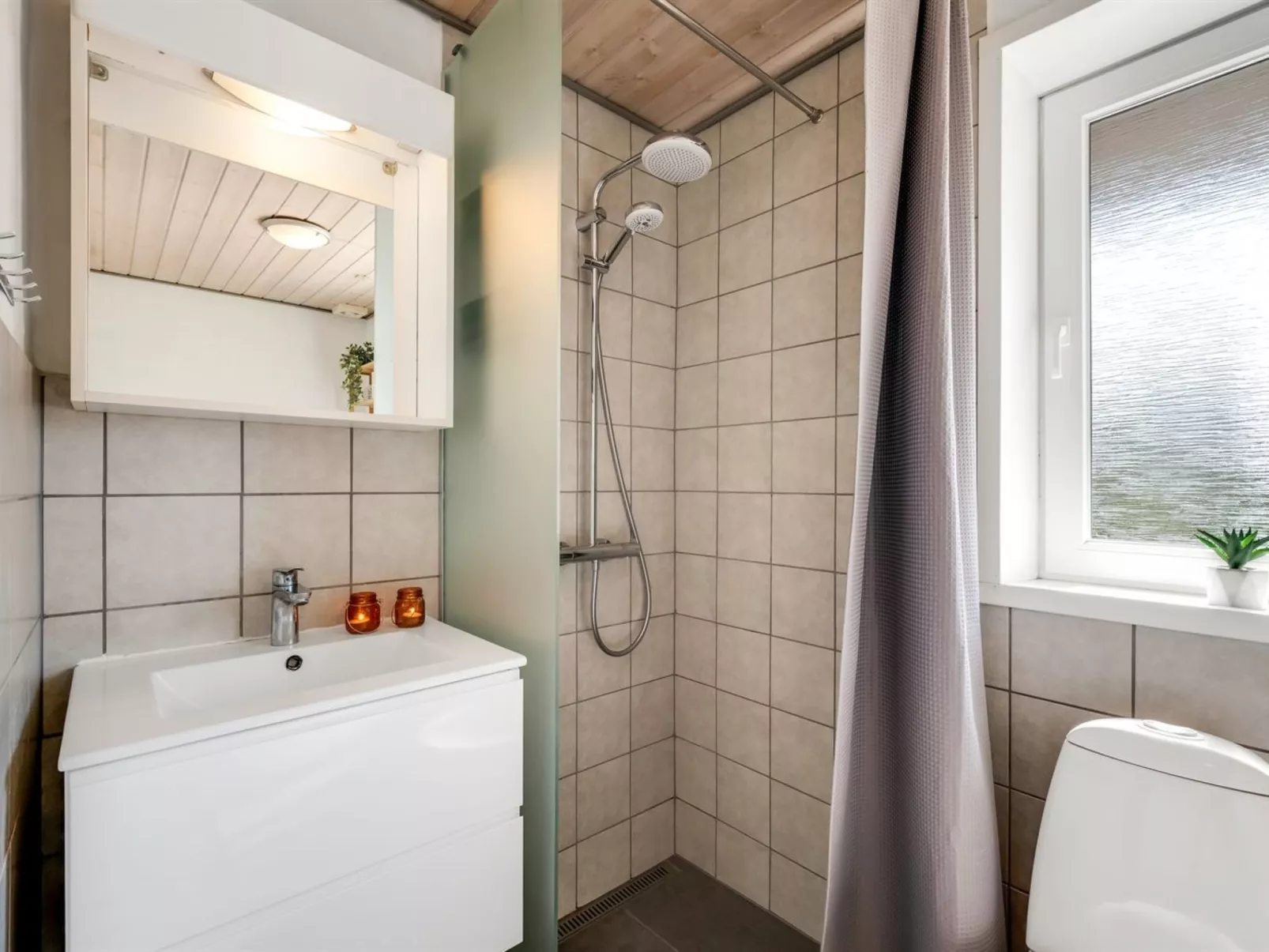 "Knag" - 800m to the fjord-Binnen