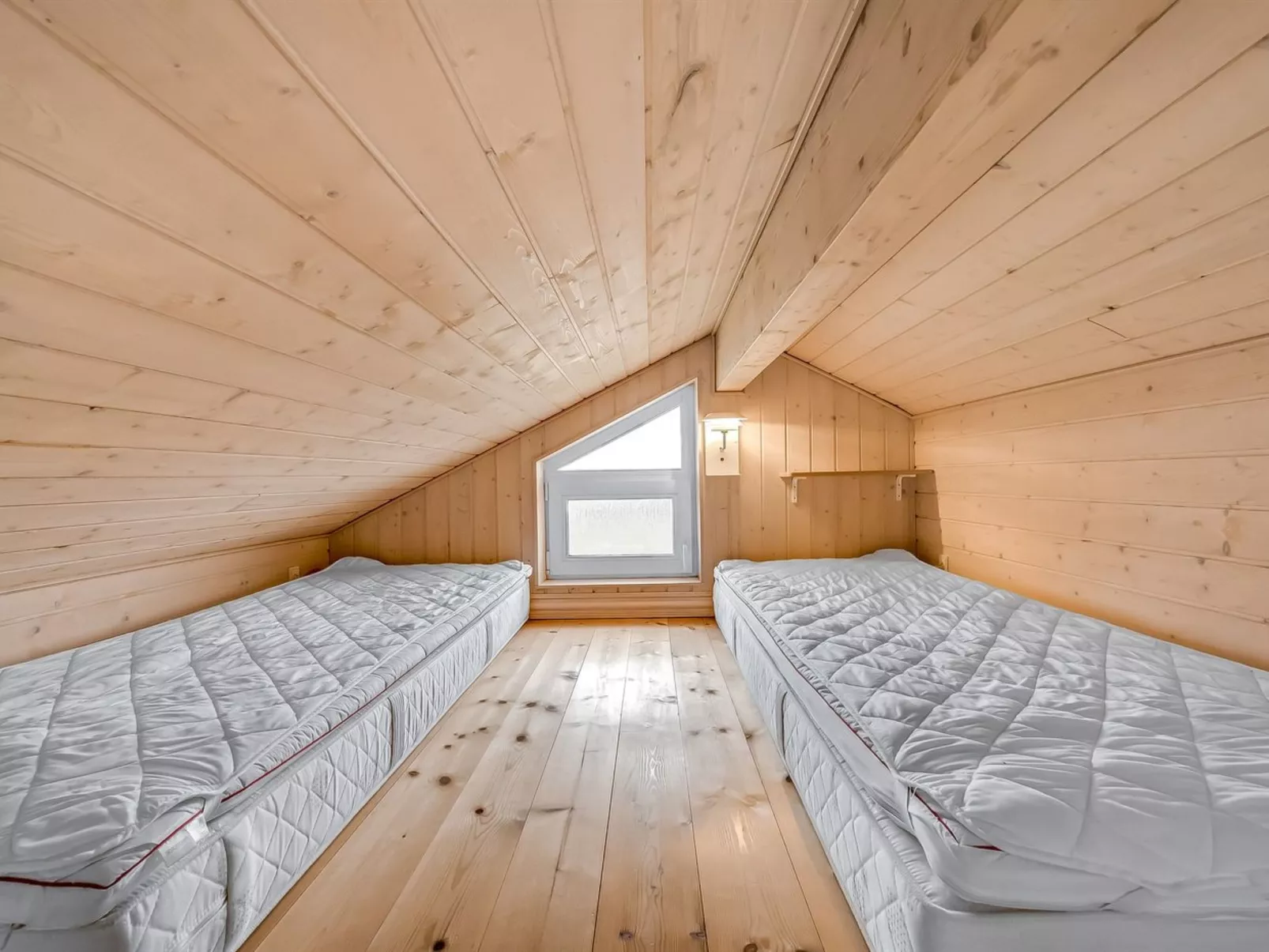 "Tahnee" - 450m from the sea-Binnen