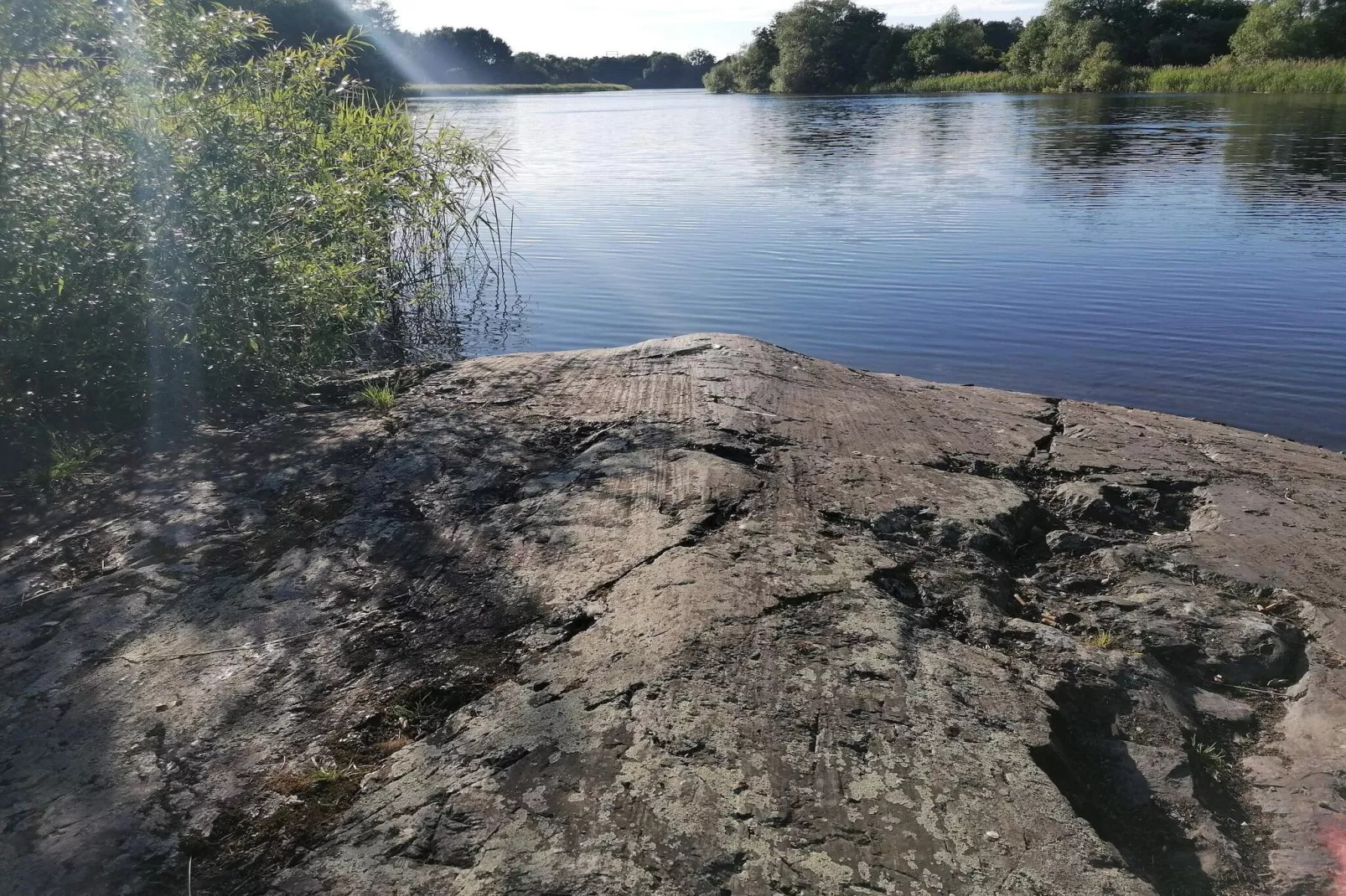 Huisje met hottub in Rejmyre-Waterzicht