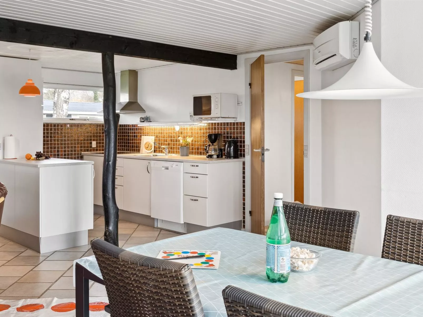 "Thara" - 100m from the sea-Binnen