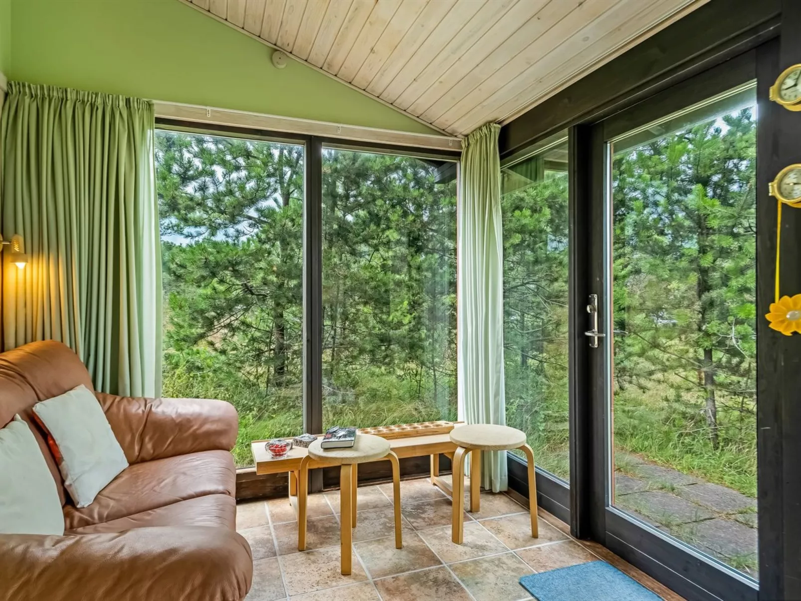 "Vemund" - 300m from the sea-Binnen