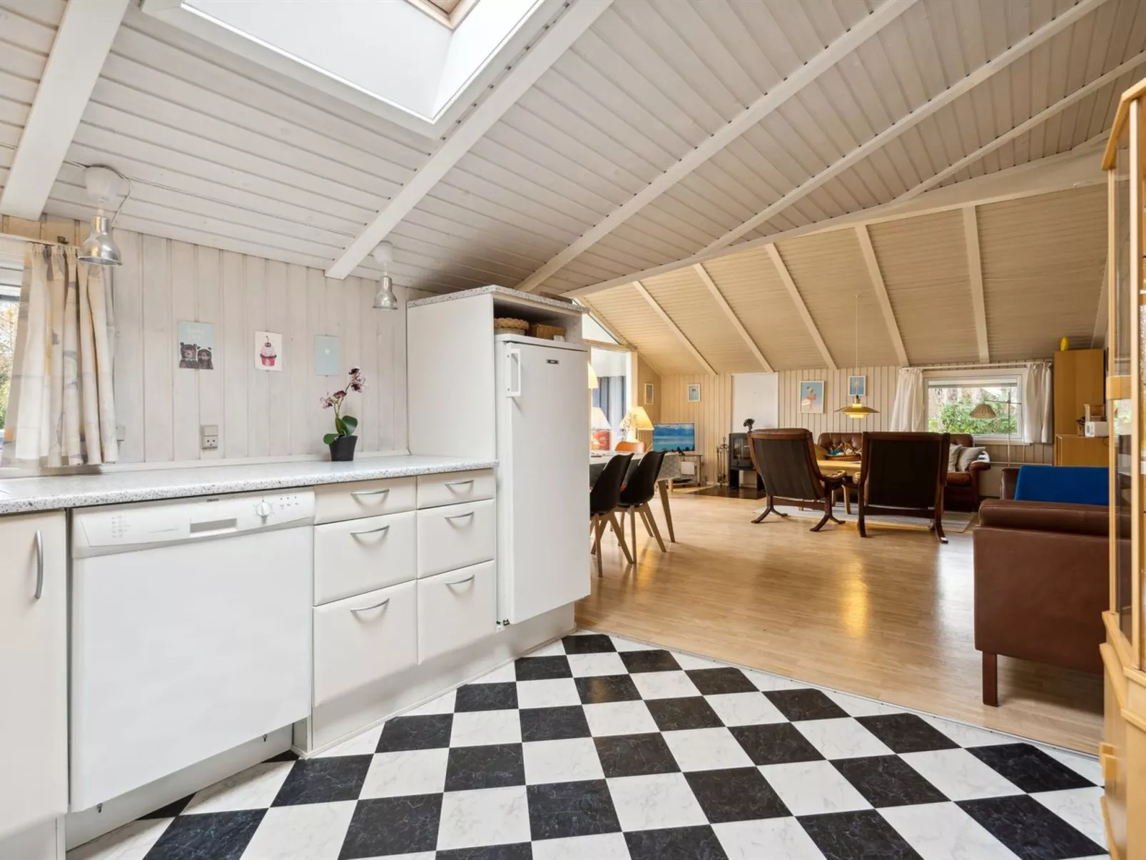 "Alrun" - 150m from the sea-Binnen