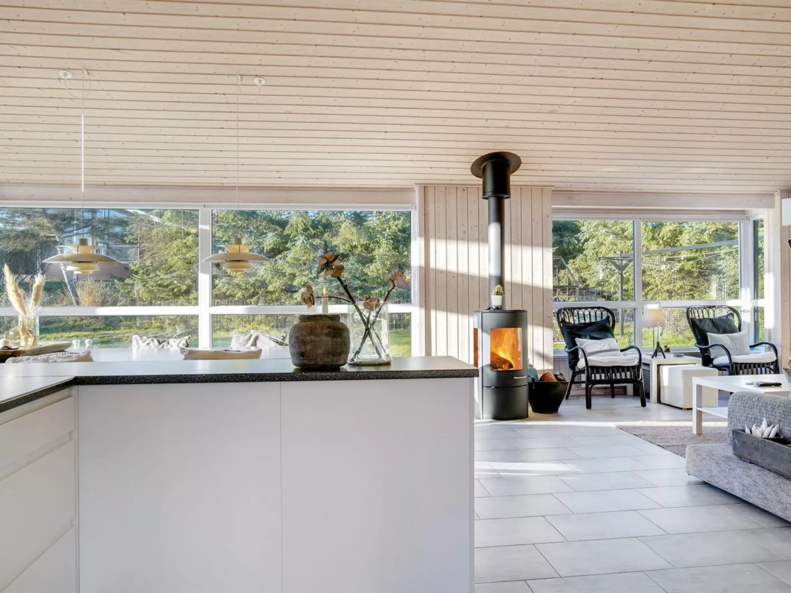 "Gun" - 450m from the sea-Binnen