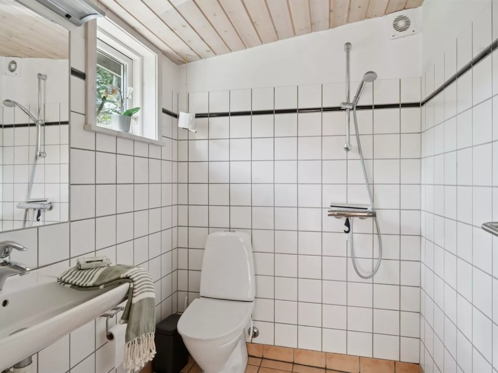 "Bassi" - 650m from the sea-Binnen