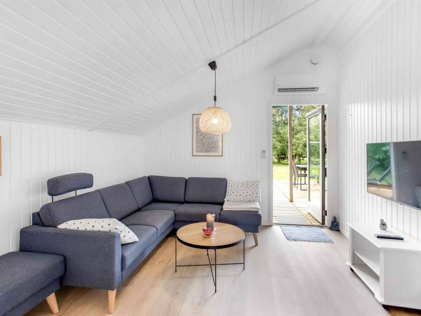 "Frender" - 800m to the fjord-Binnen