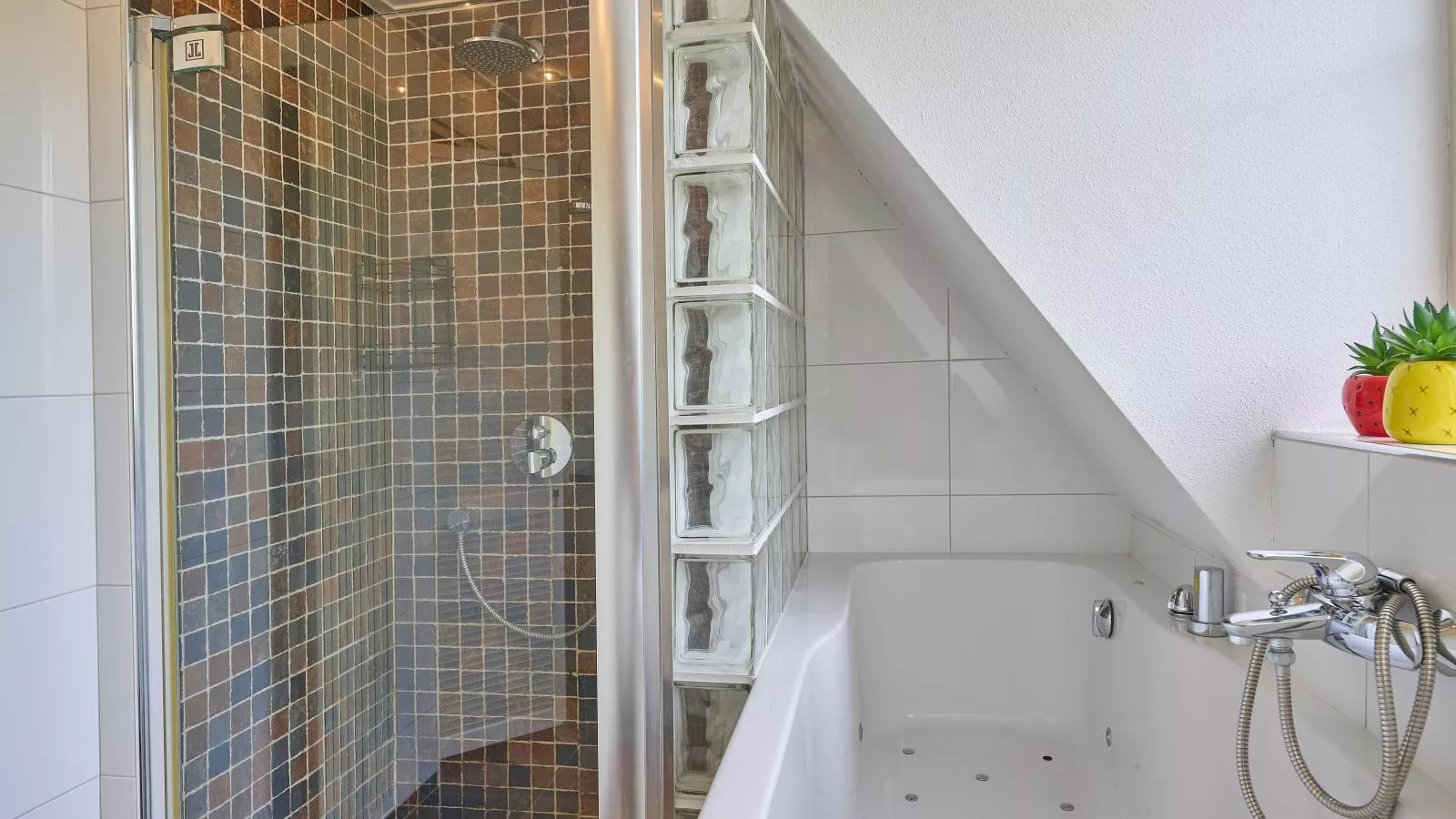 Villa Robinie-Badkamer