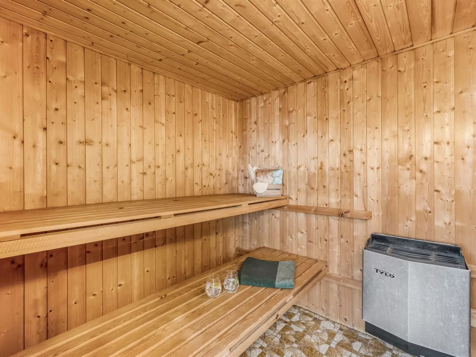 "Ullakarin" - 200m from the sea-Binnen