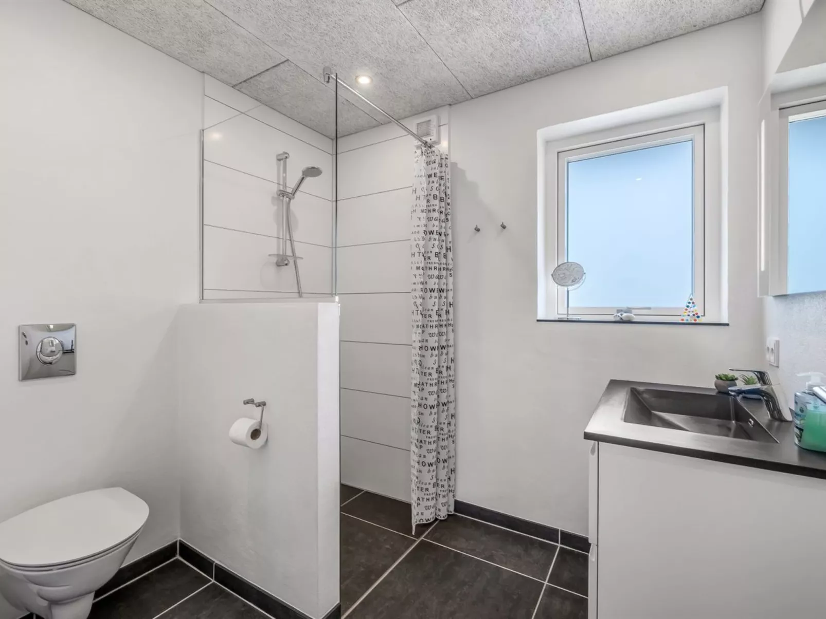 "Lavrans" - 2.5km from the sea-Binnen