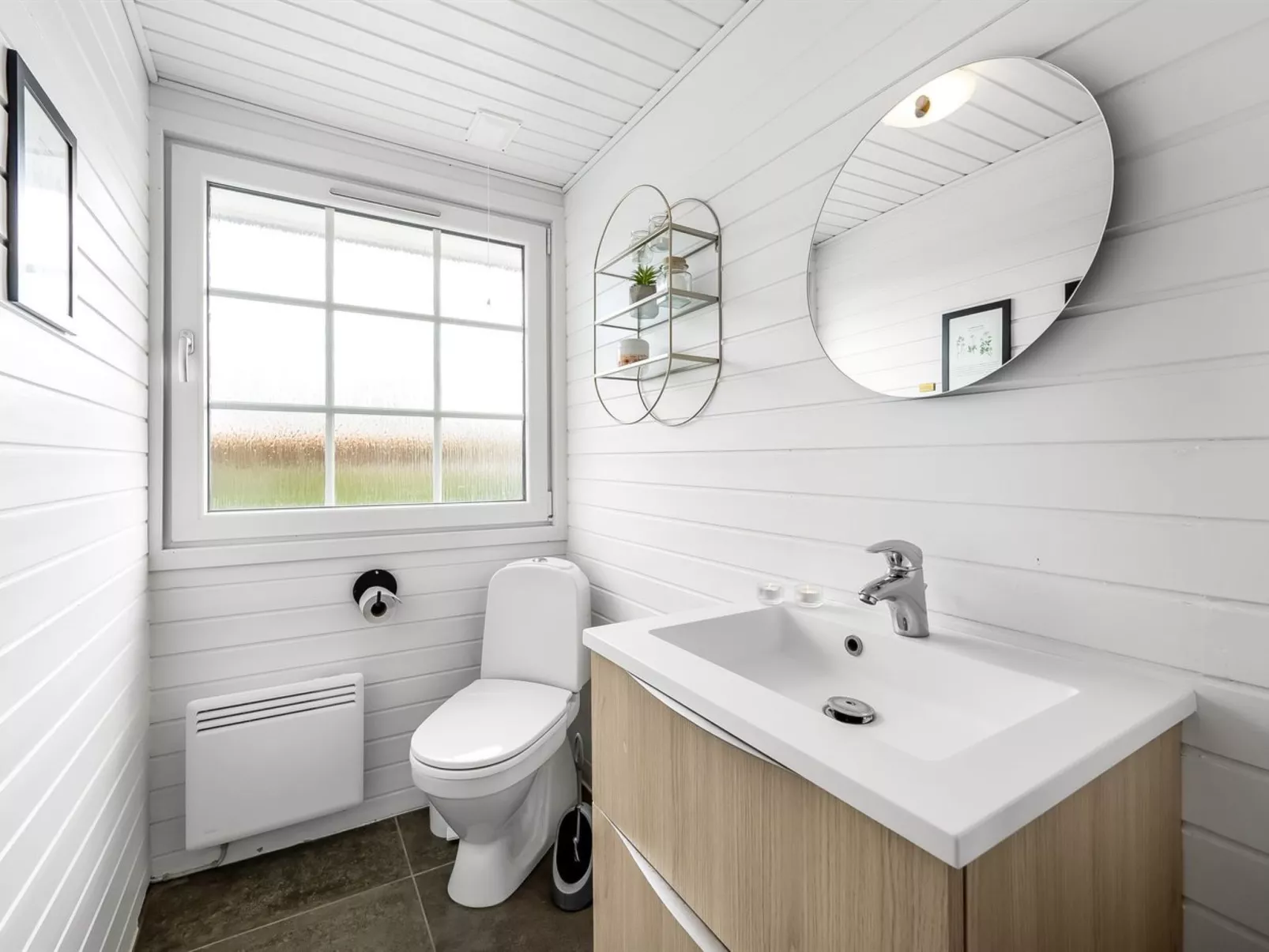 "Ludvika" - 300m to the fjord-Binnen