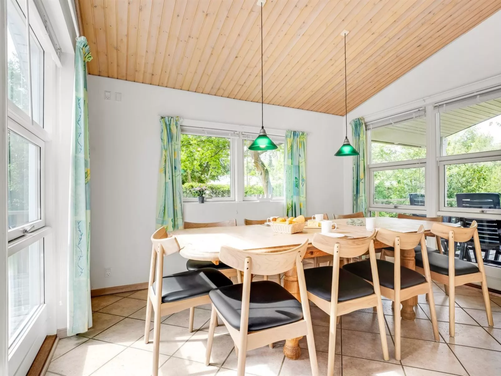 "Gravers" - 100m from the sea-Binnen