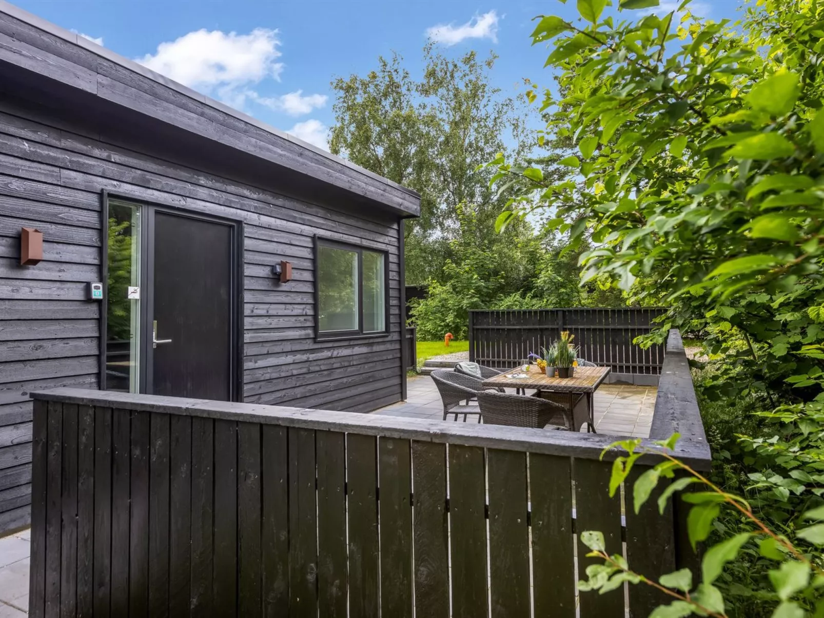 "Scalli" - 1.5km to the fjord-Buiten