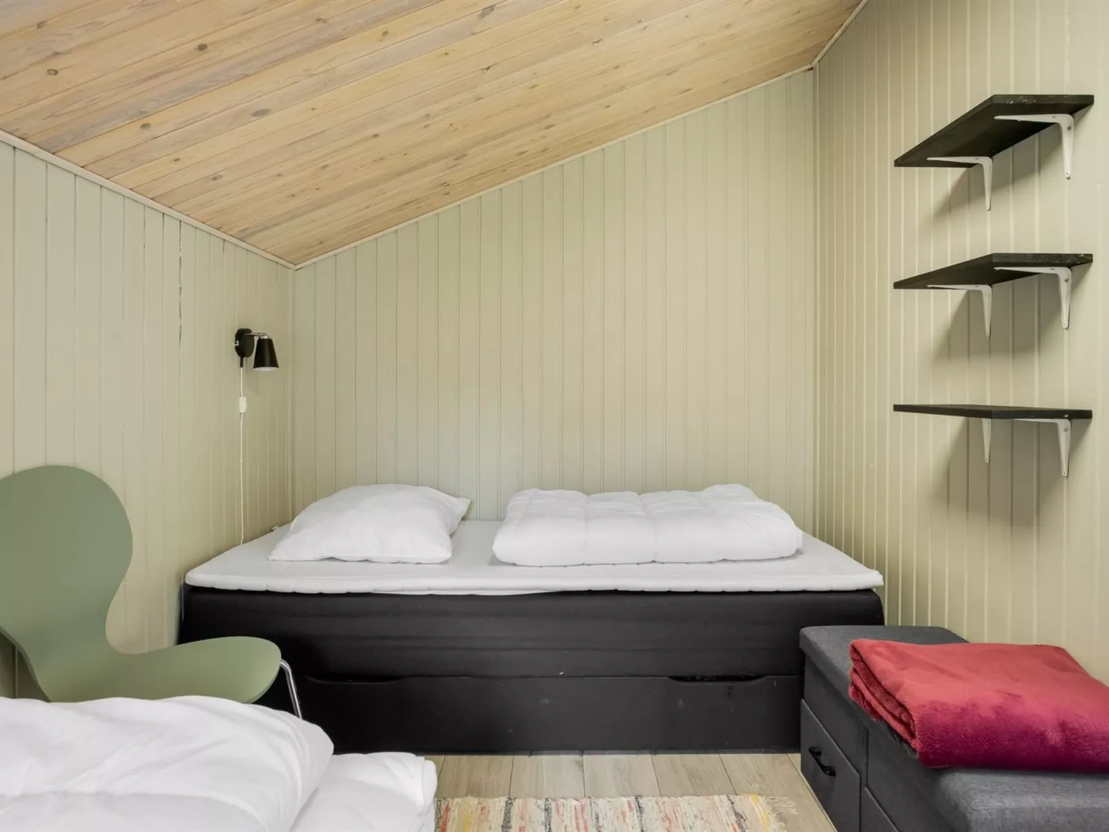 "Alkil" - 350m to the fjord-Binnen