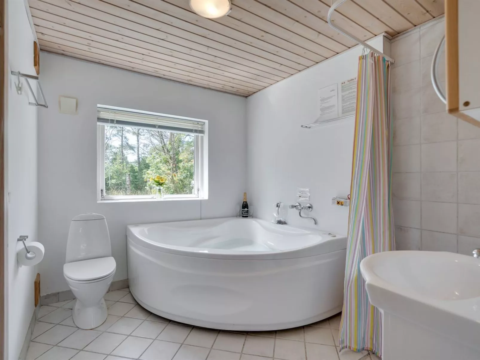 "Hildulf" - 2km from the sea-Binnen