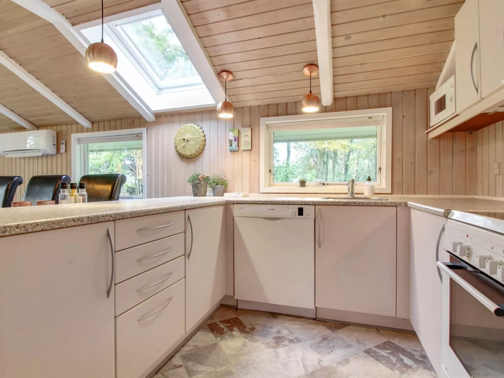 "Annaline" - 10km from the sea-Binnen