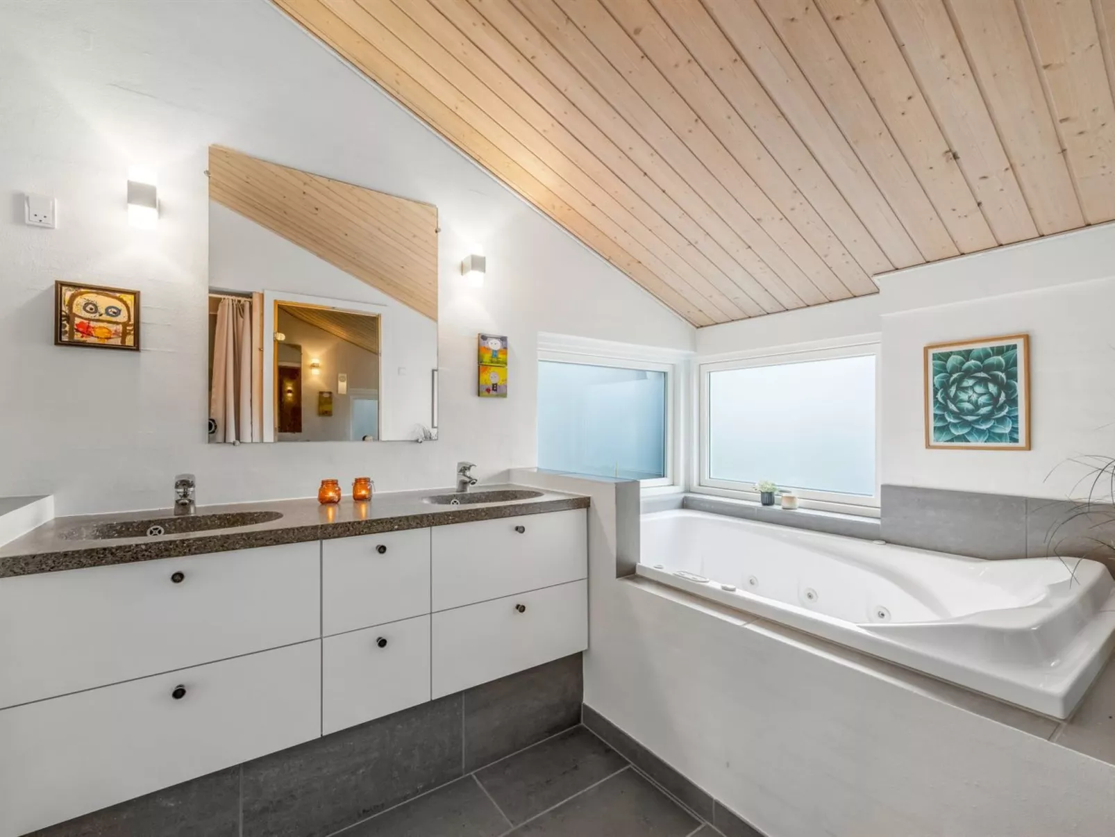 "Noreen" - 1.4km to the fjord-Binnen