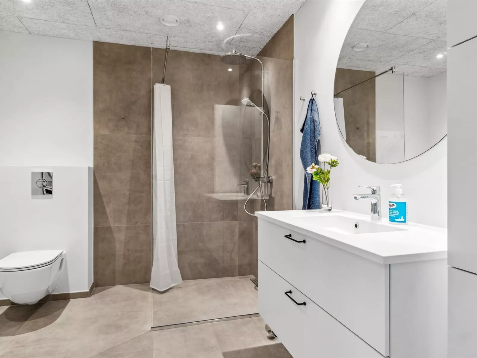 "Straale" - 50m from the sea-Binnen