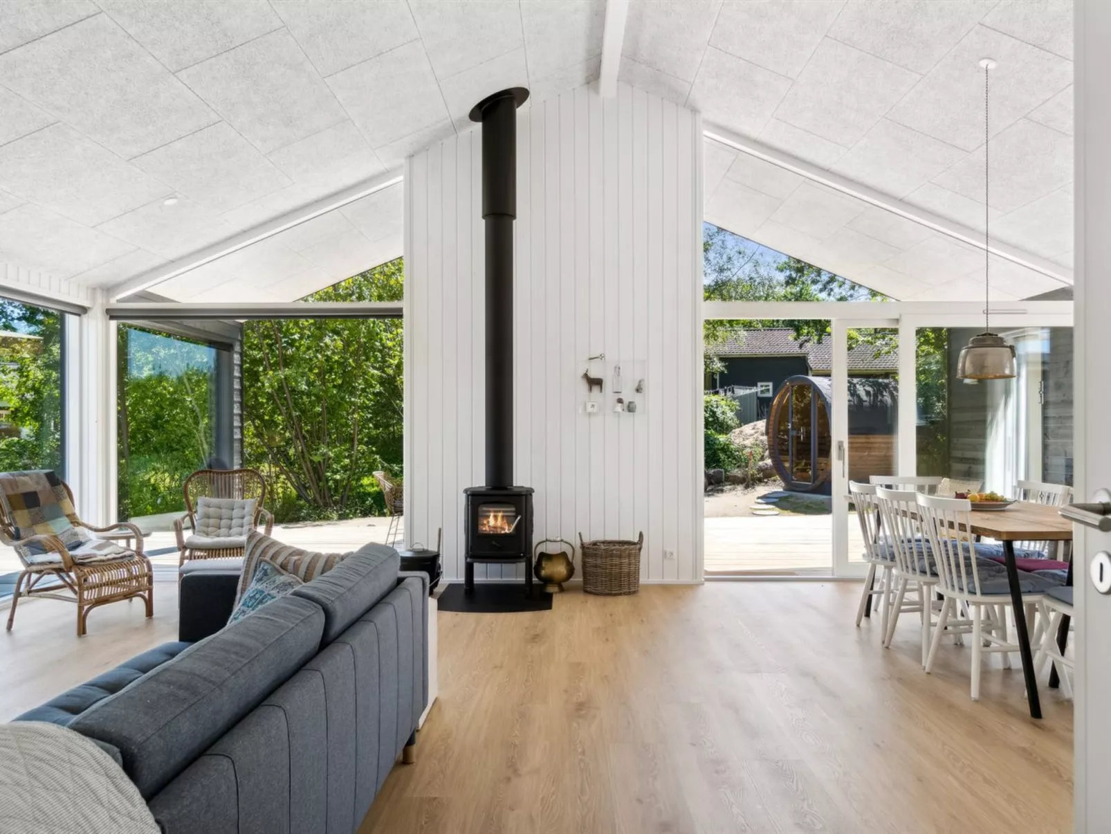 "Lonneke" - 450m from the sea-Binnen