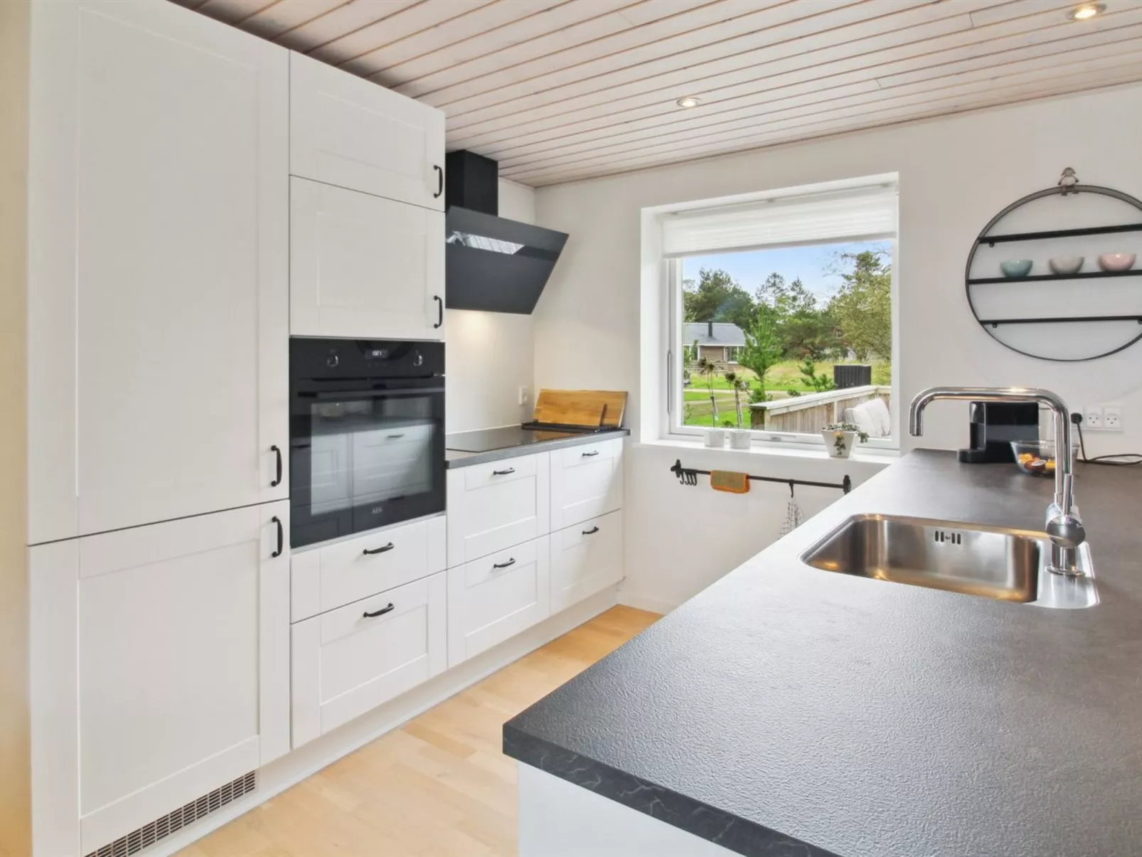 "Golubinka" - 2.5km from the sea-Binnen