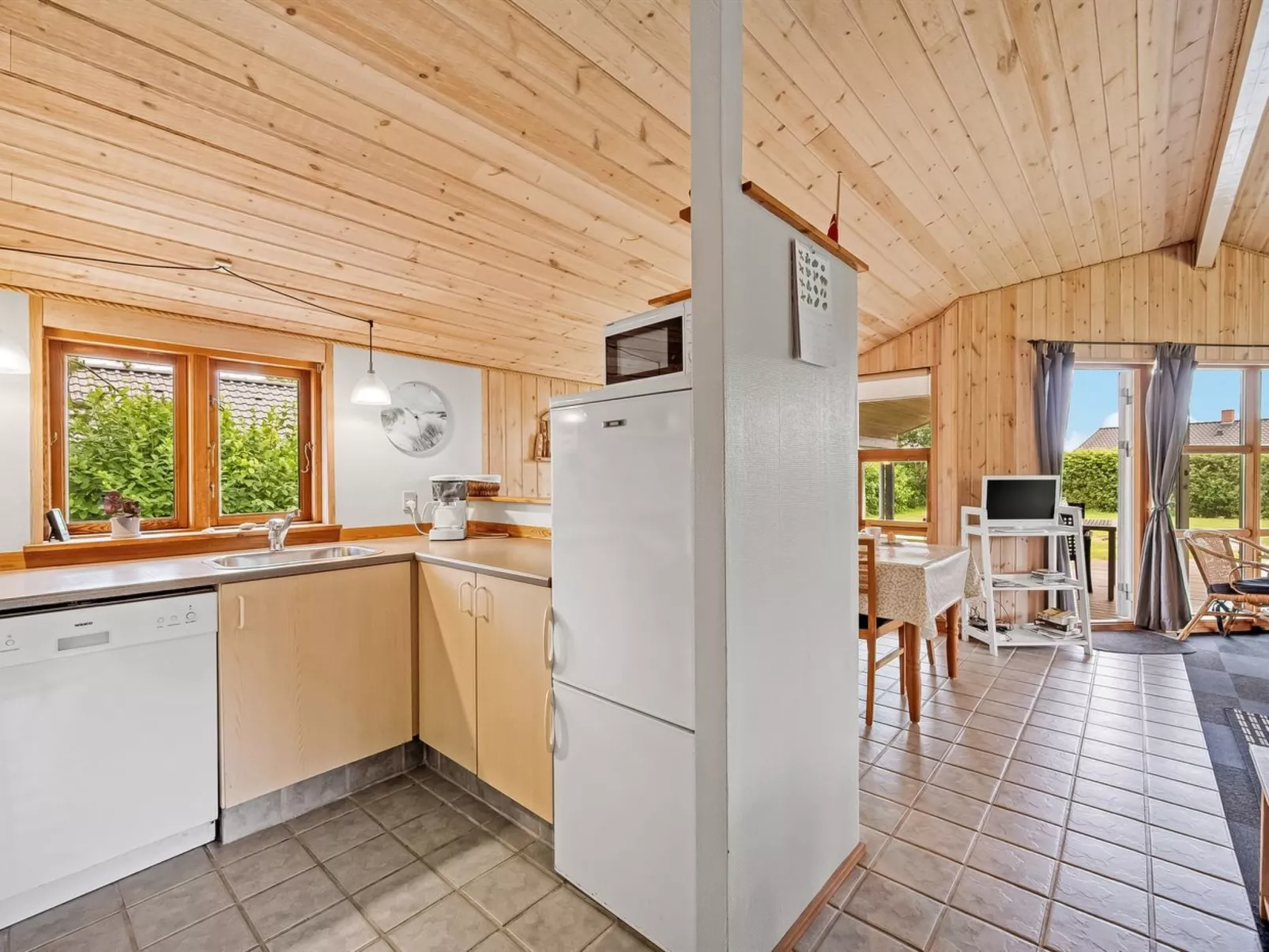 "Åsa" - 500m to the fjord-Binnen