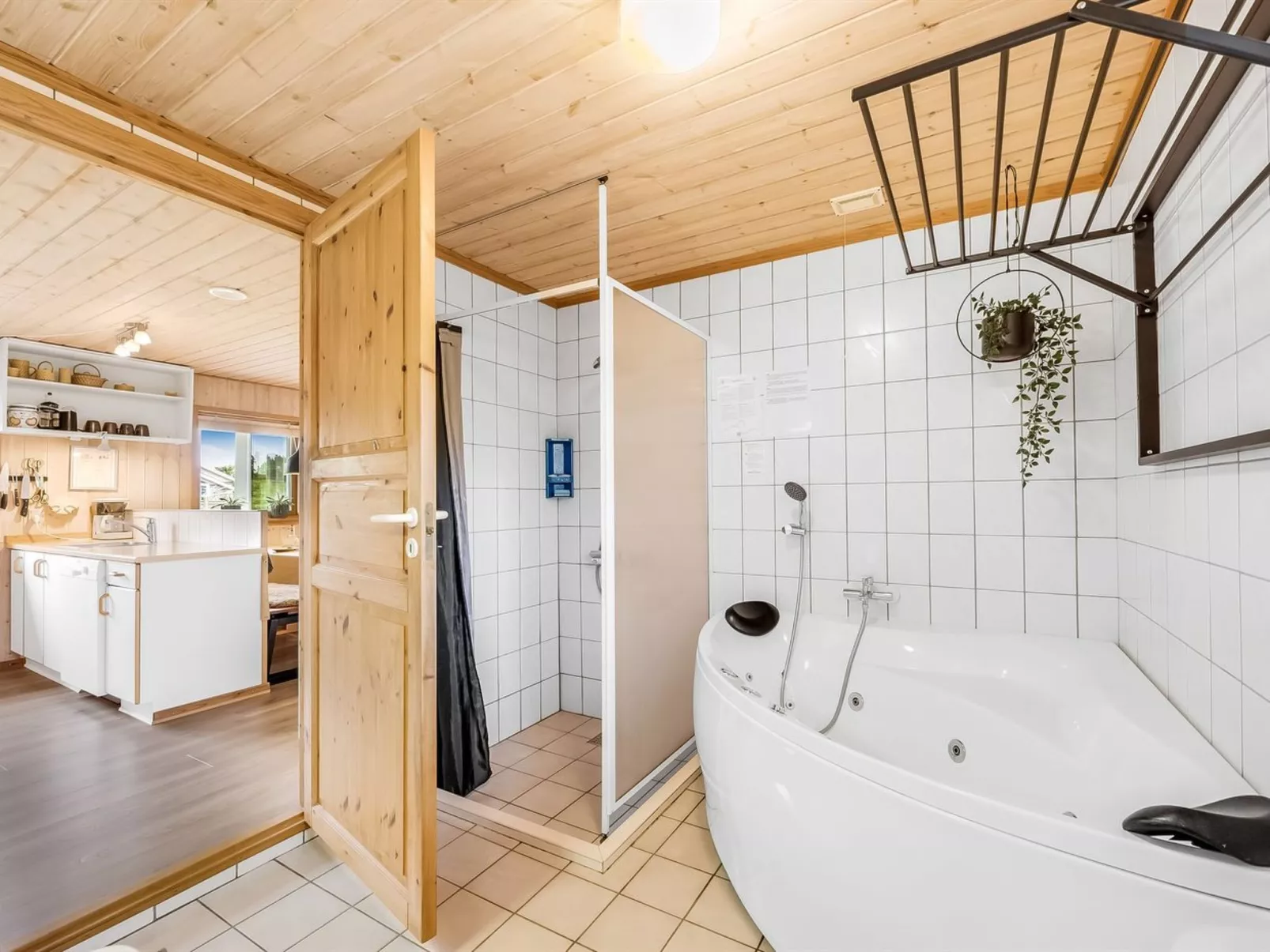 "Tian" - 400m to the fjord-Binnen