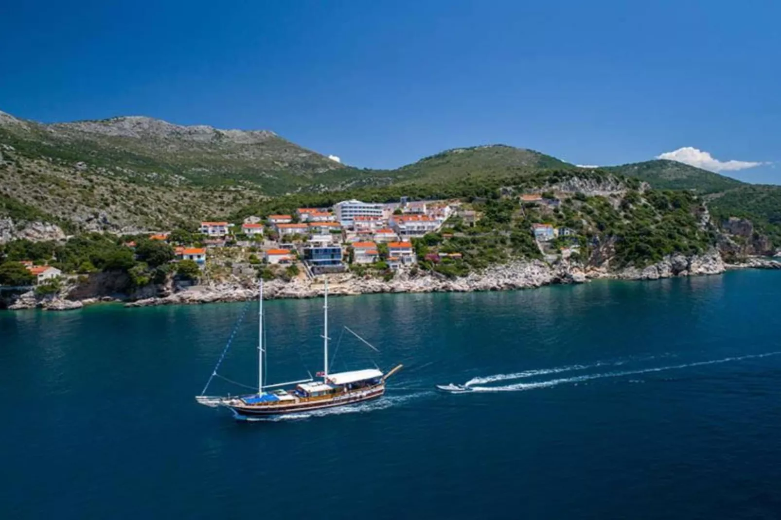 Apartments Aura - Comfort Studio Apartment 5 with shared swimming pool-Sfeer