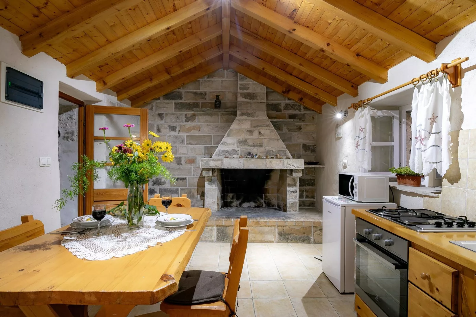 Stone House Harmony - One Bedroom Apartment with Patio and Garden View ( 1 )-Binnen