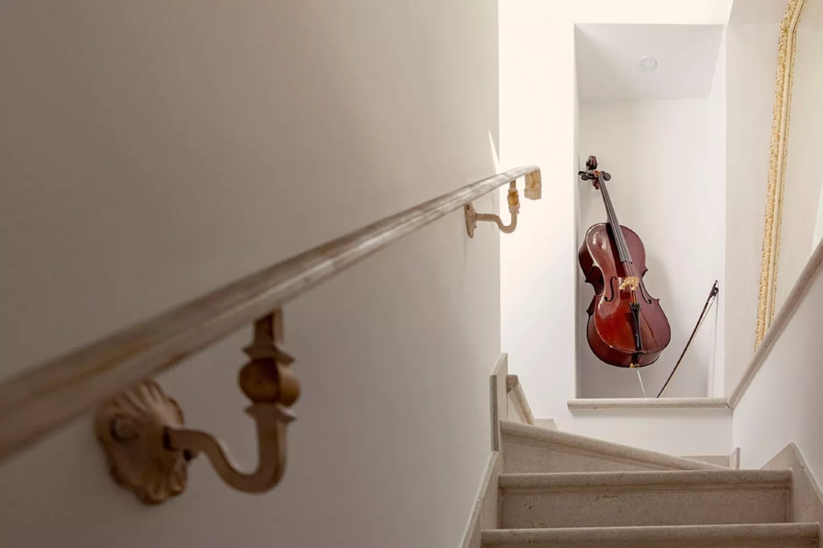 Vivaldi - Deluxe Double Room with Side City View (S3)-Binnen