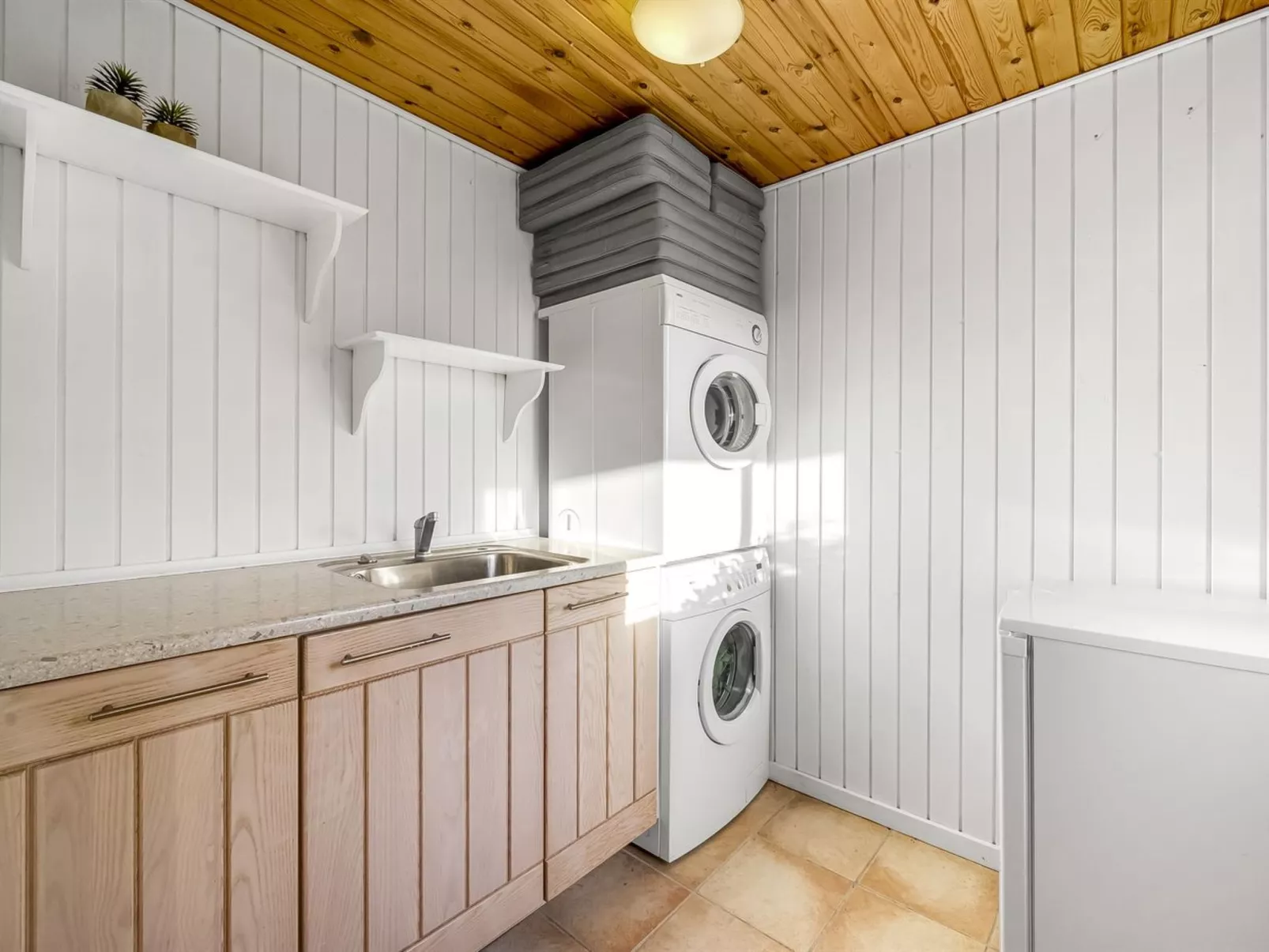 "Sampo" - 150m to the fjord-Binnen