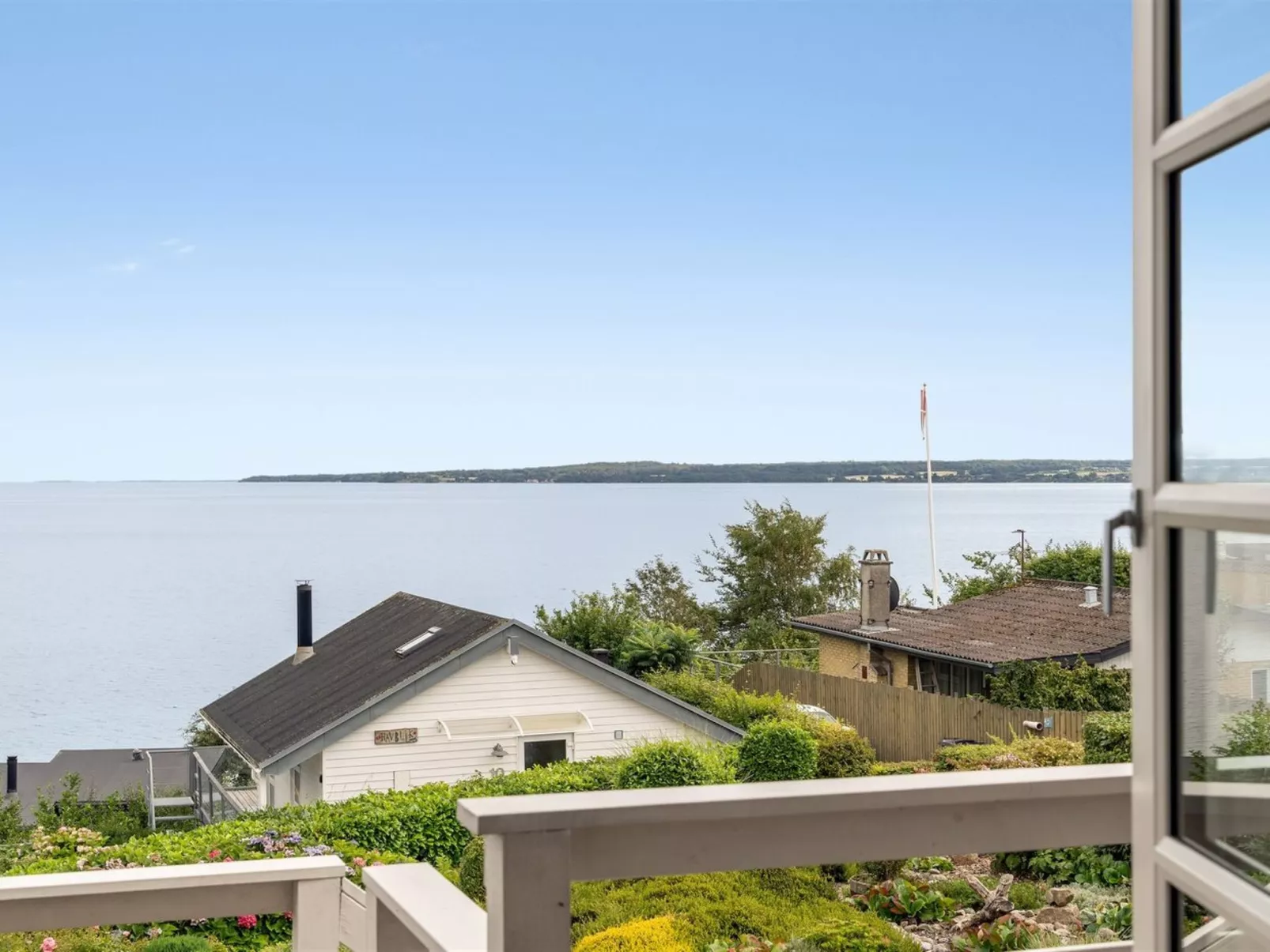 "Gesine" - 50m to the fjord-Buiten