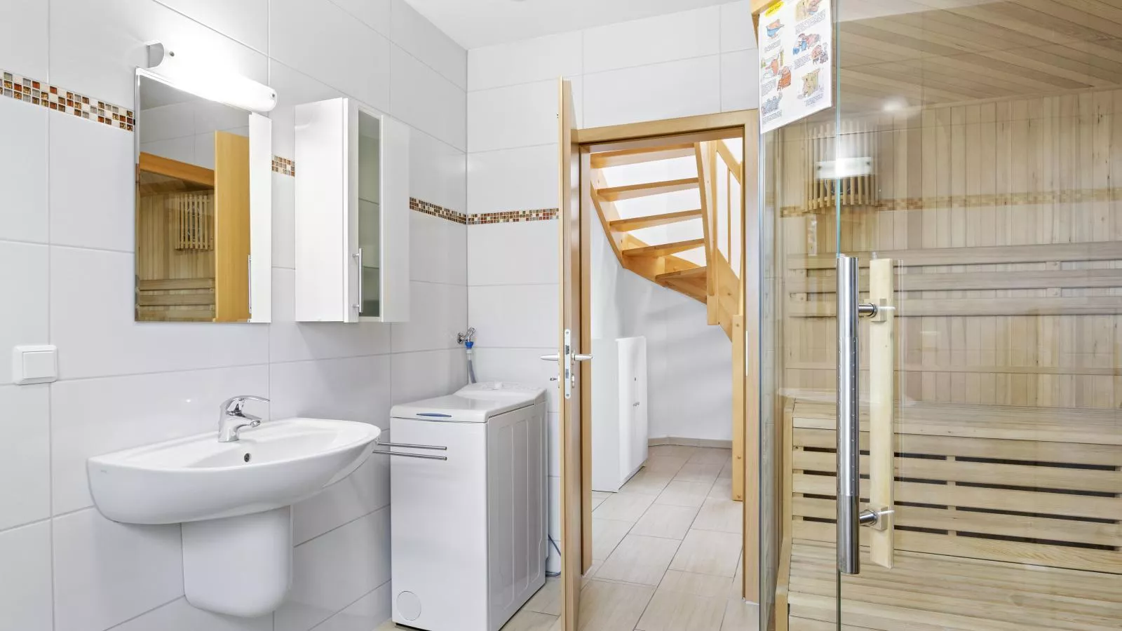 Stranddistel links mit Sauna-Sauna