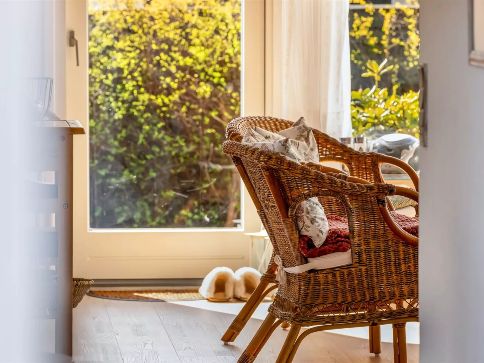 "Bara" -  from the sea-Binnen