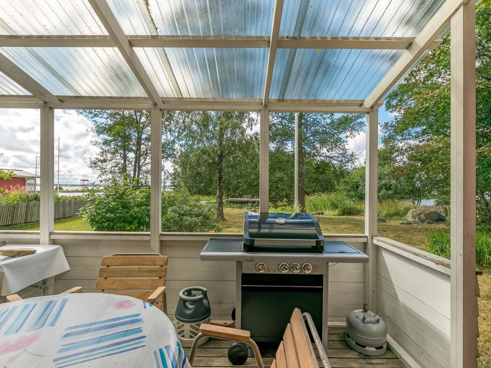 Lampaluodon punainen tupa-Binnen