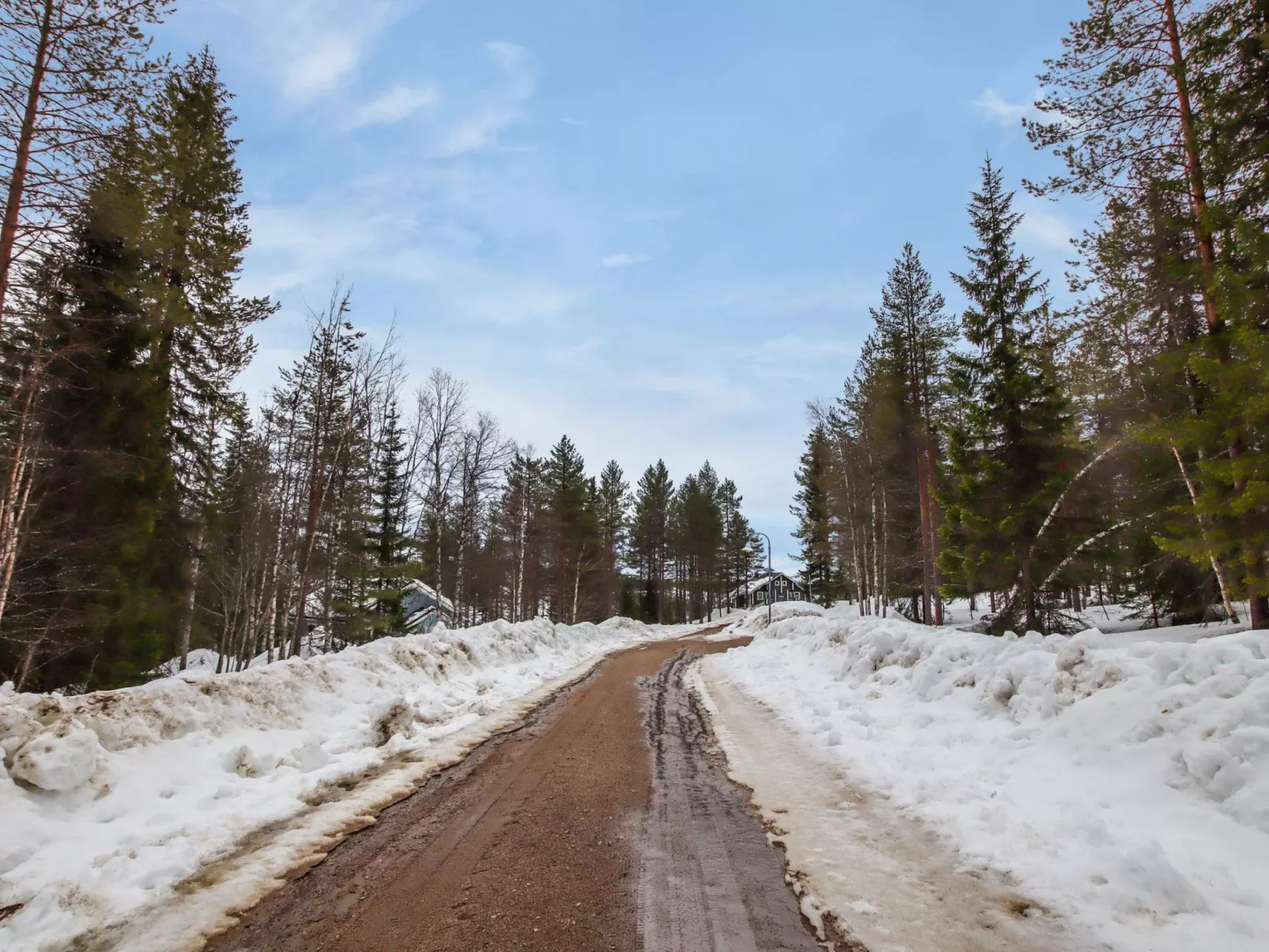 Millantupa paritalo-Binnen