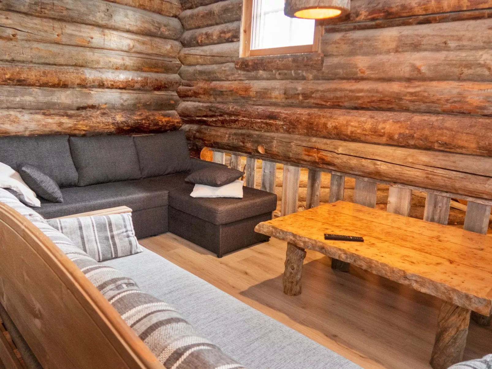 Agenttimajat 1-Binnen