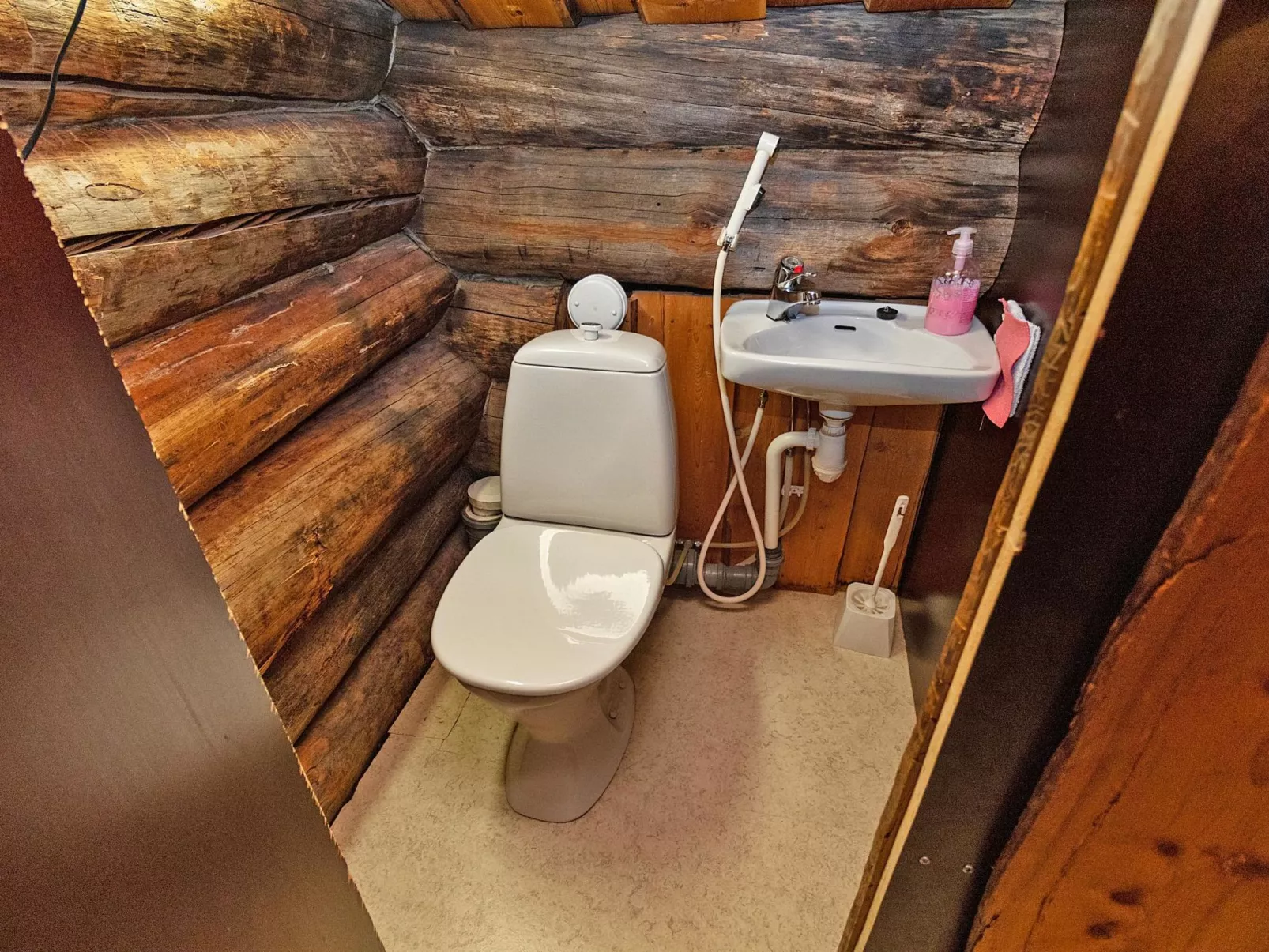 Agenttimajat 2-Binnen