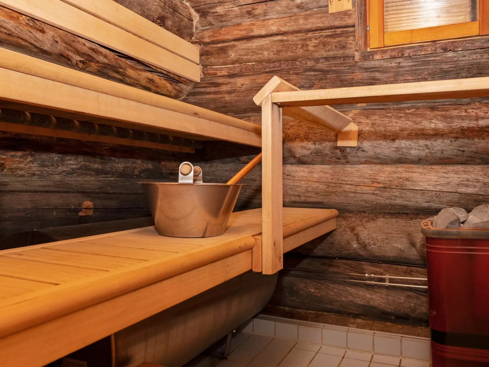 Villihanhi 7b-Binnen