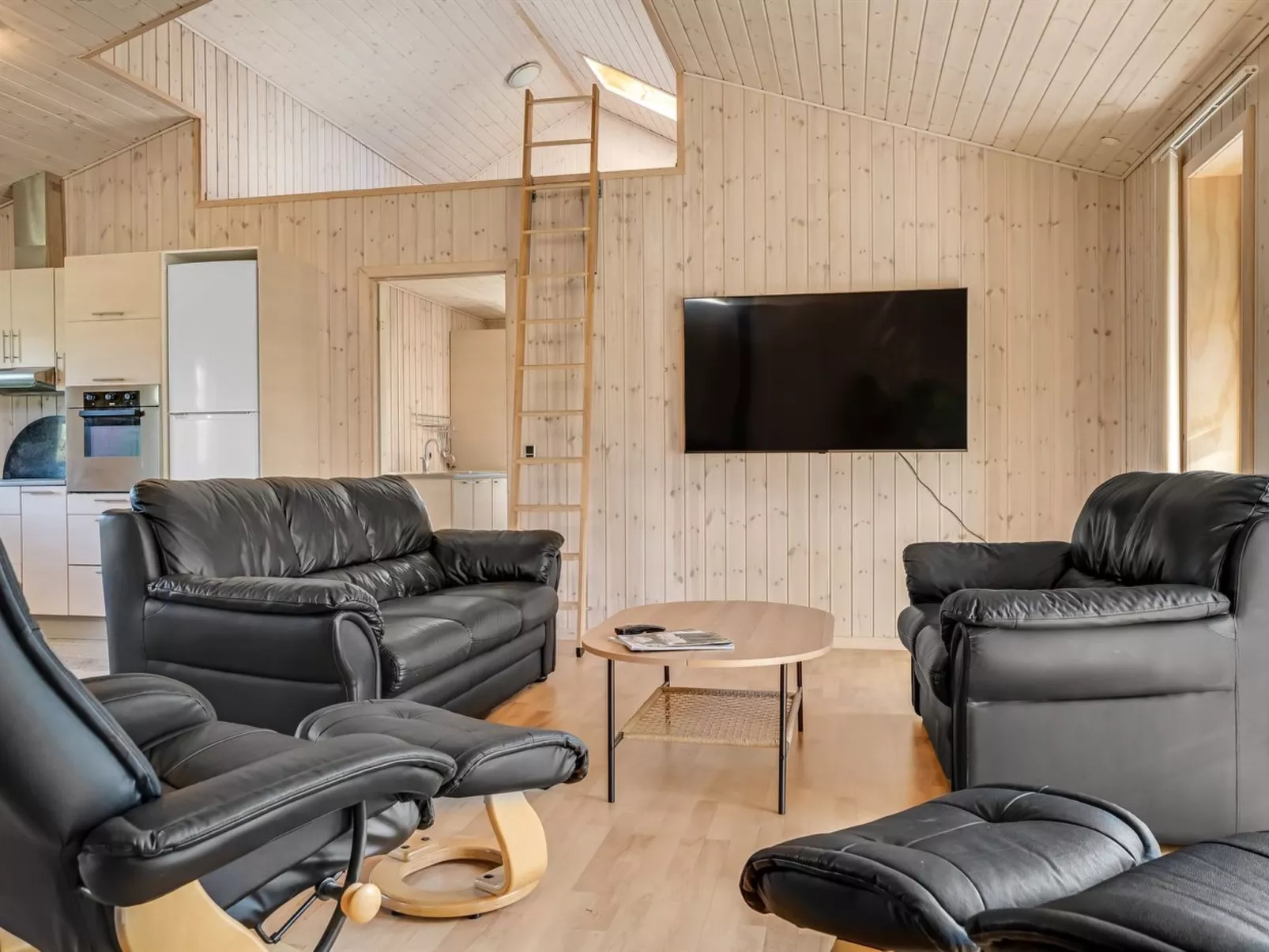 "Elsabet" - 600m to the fjord-Binnen