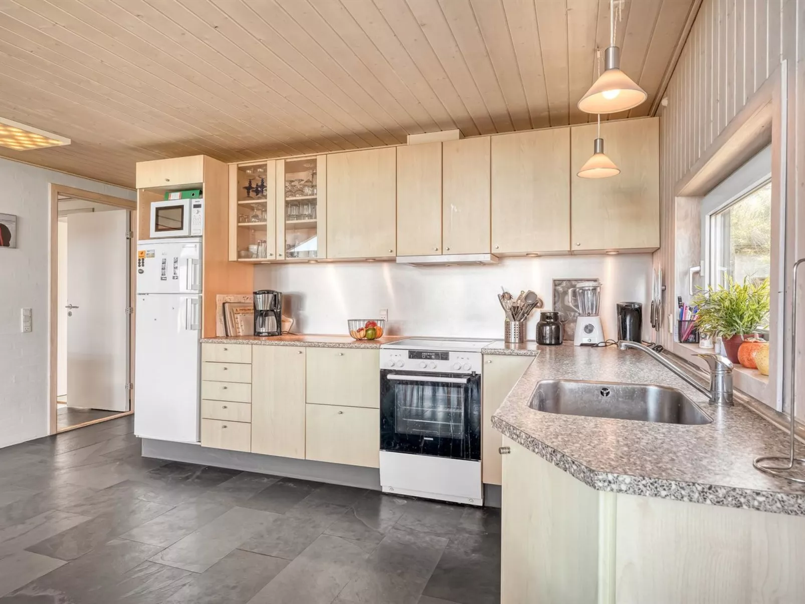 "Elni" - 350m from the sea-Binnen