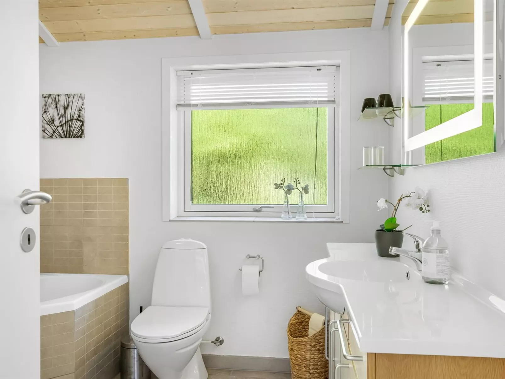 "Atti" - 500m to the fjord-Binnen