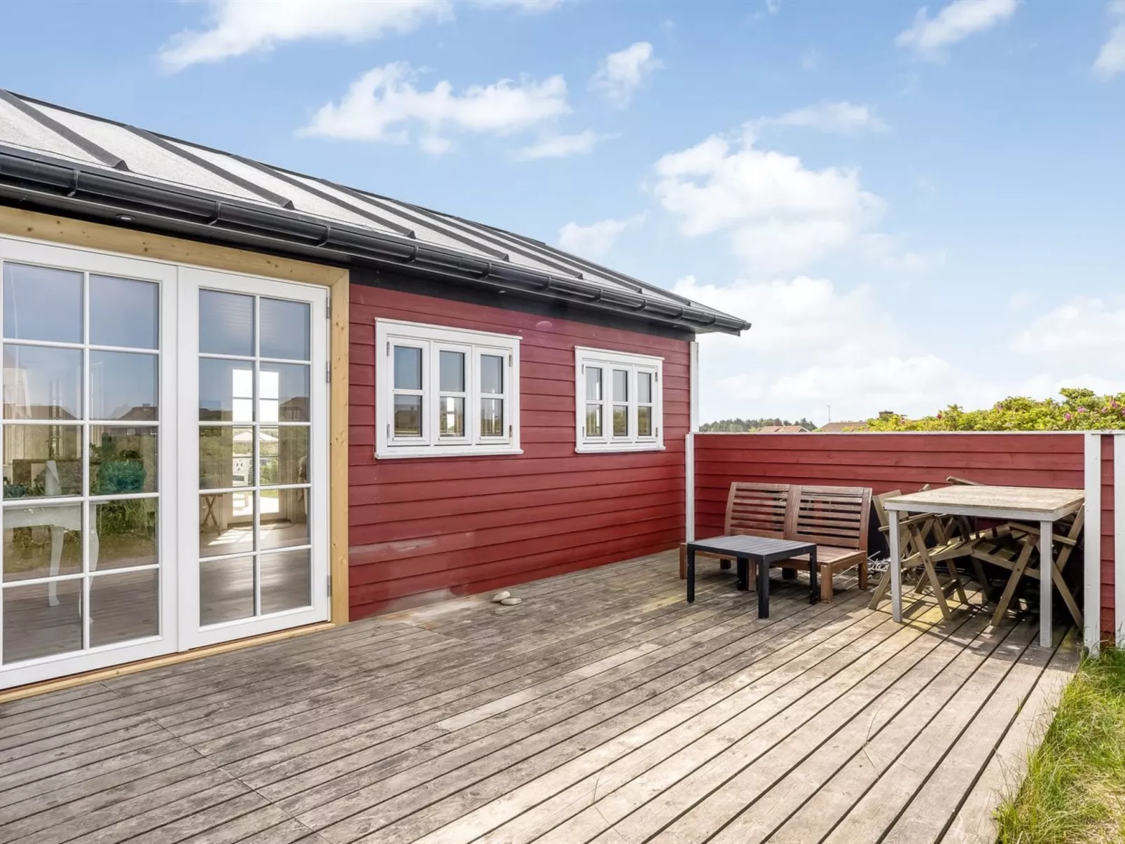 "Thine" - 250m from the sea-Buiten