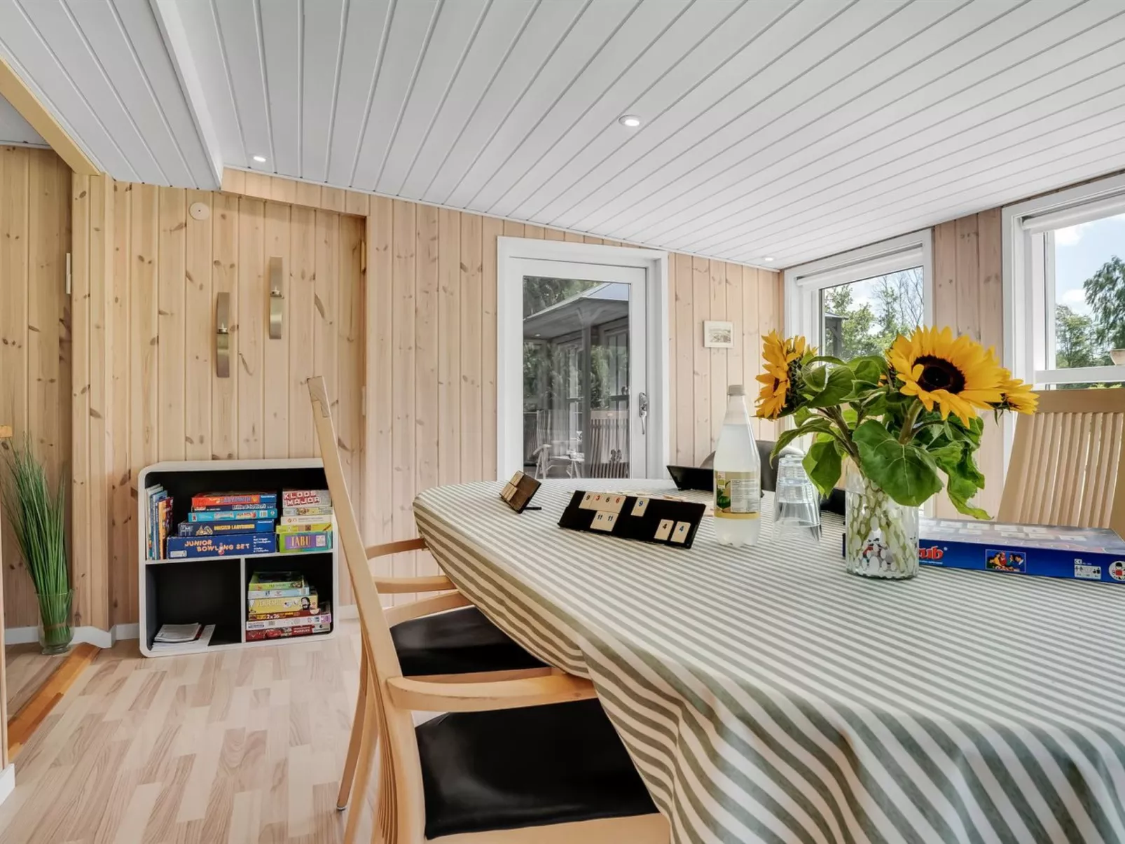 "Tellervo" -  from the sea-Binnen