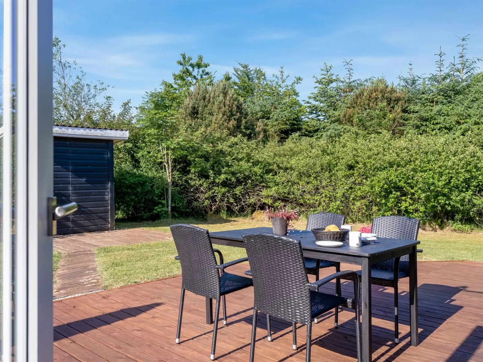 "Laris" - 700m to the fjord-Buiten